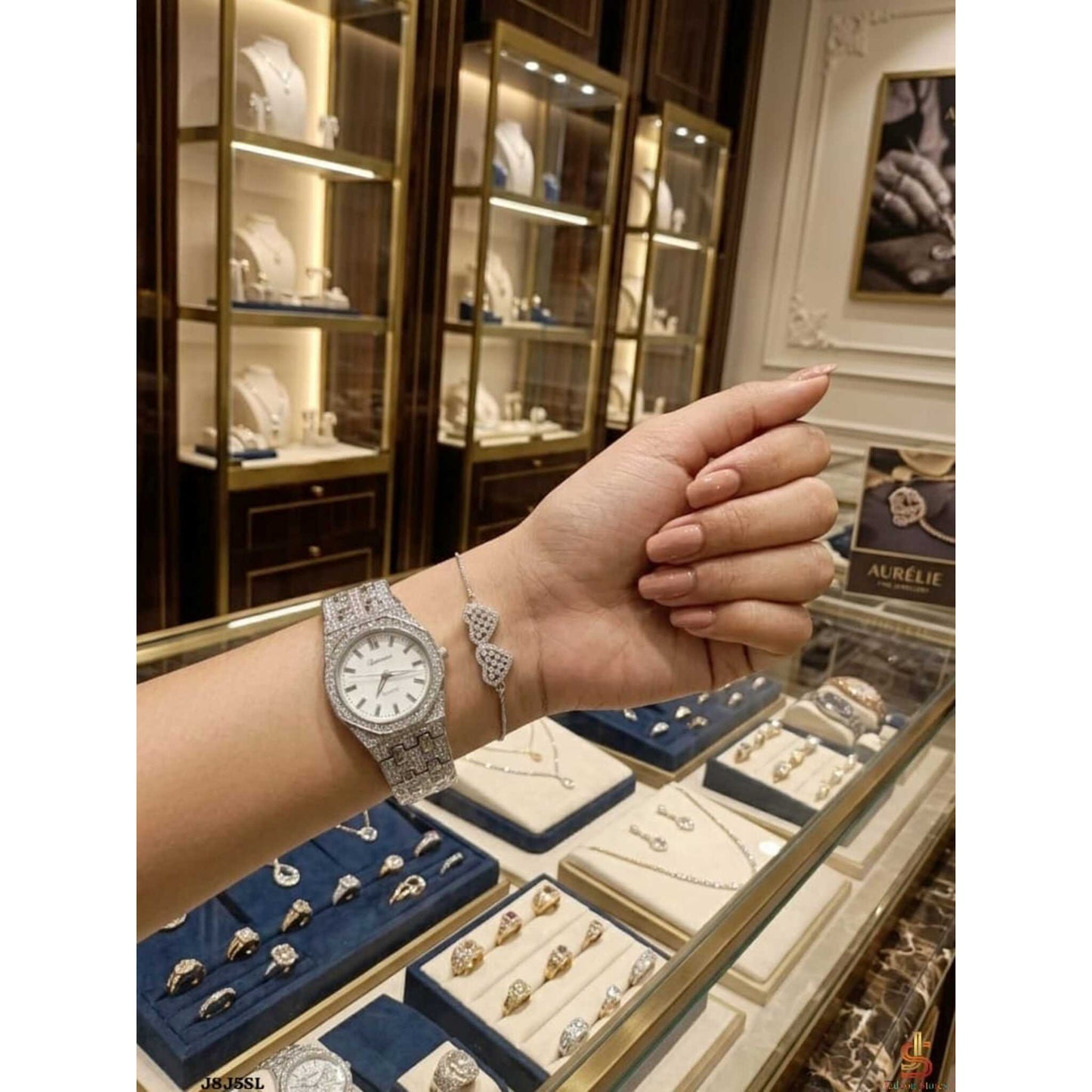 Elegant Diamond-Studded Silver Watch & Bracelet Combo ā Perfect Gift Set š