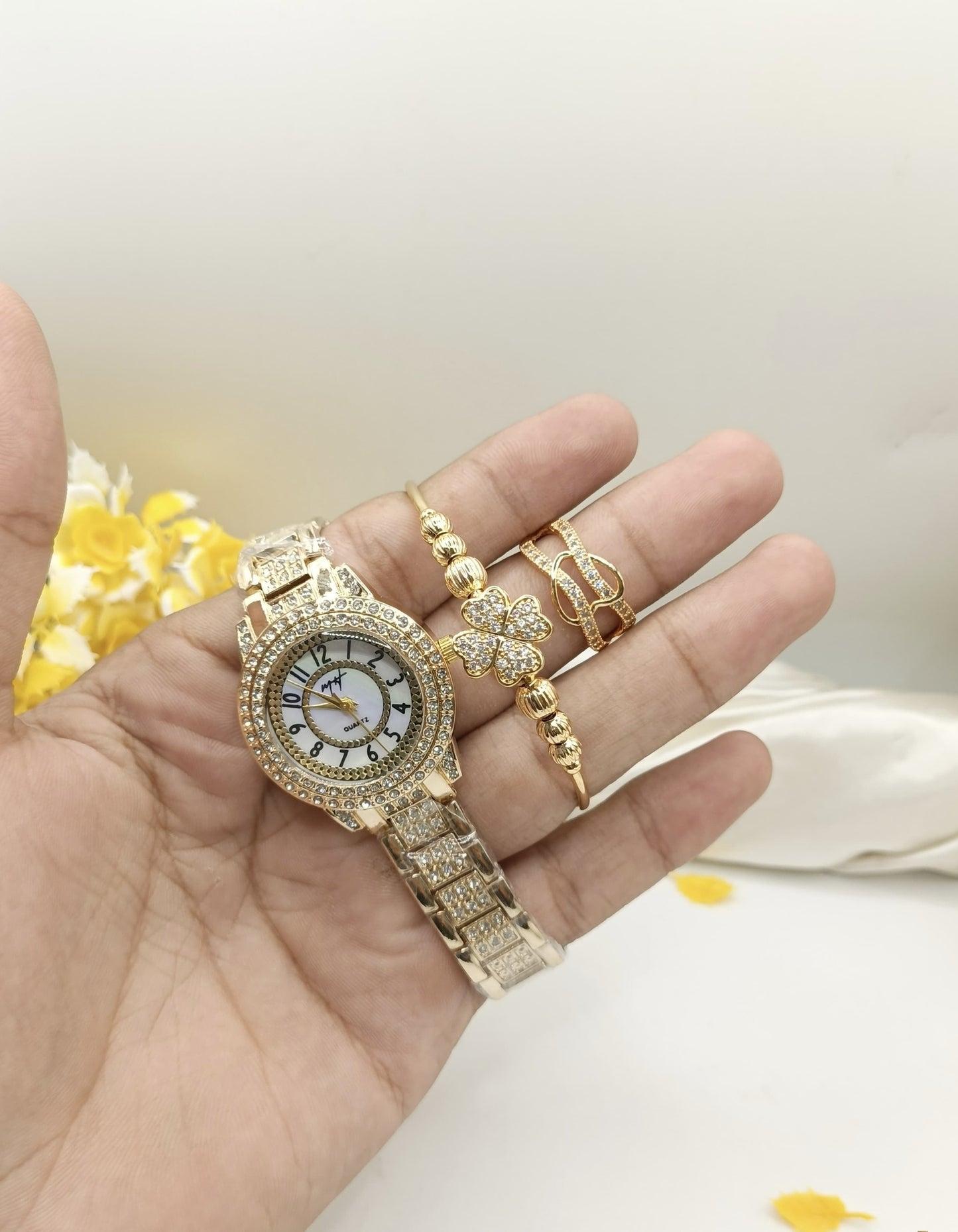 Golden Ladies Watch Set with Clover Bracelet & Ring – Mirror Glam