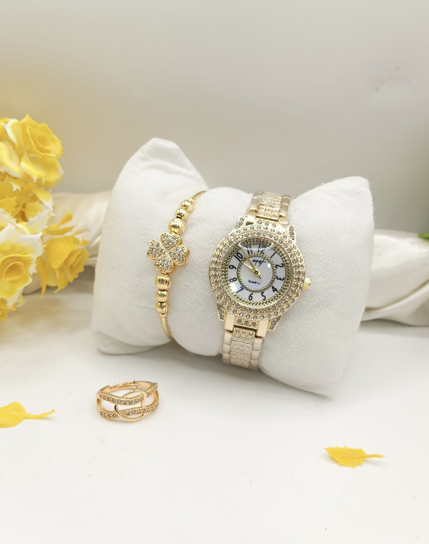 Golden Ladies Watch Set with Clover Bracelet & Ring – Mirror Glam