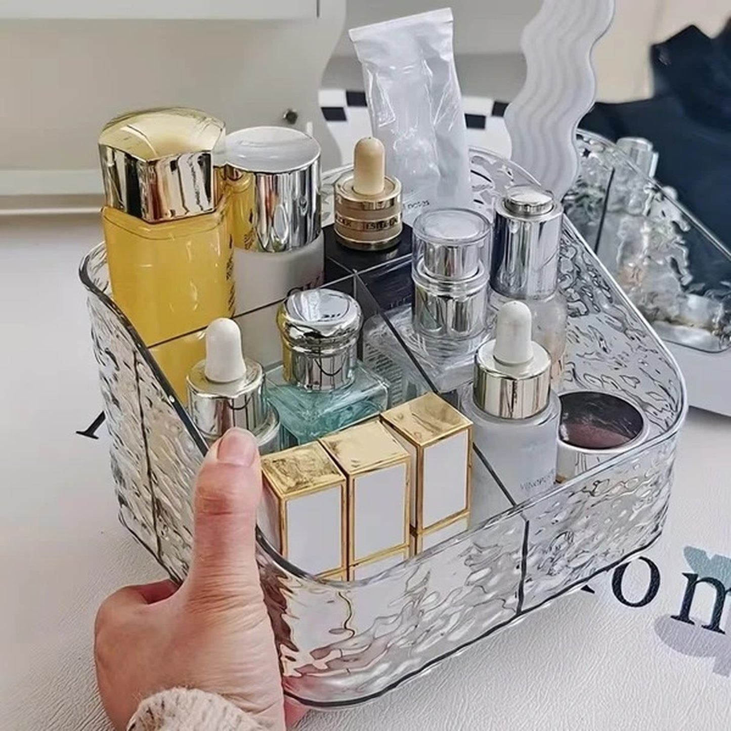 Elegant Clear Acrylic Cosmetic Storage Box